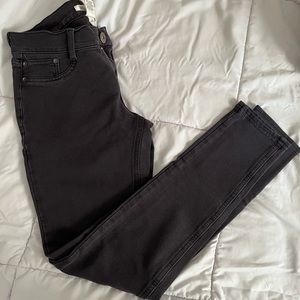 Medium sized women’s black jeans from Mudd